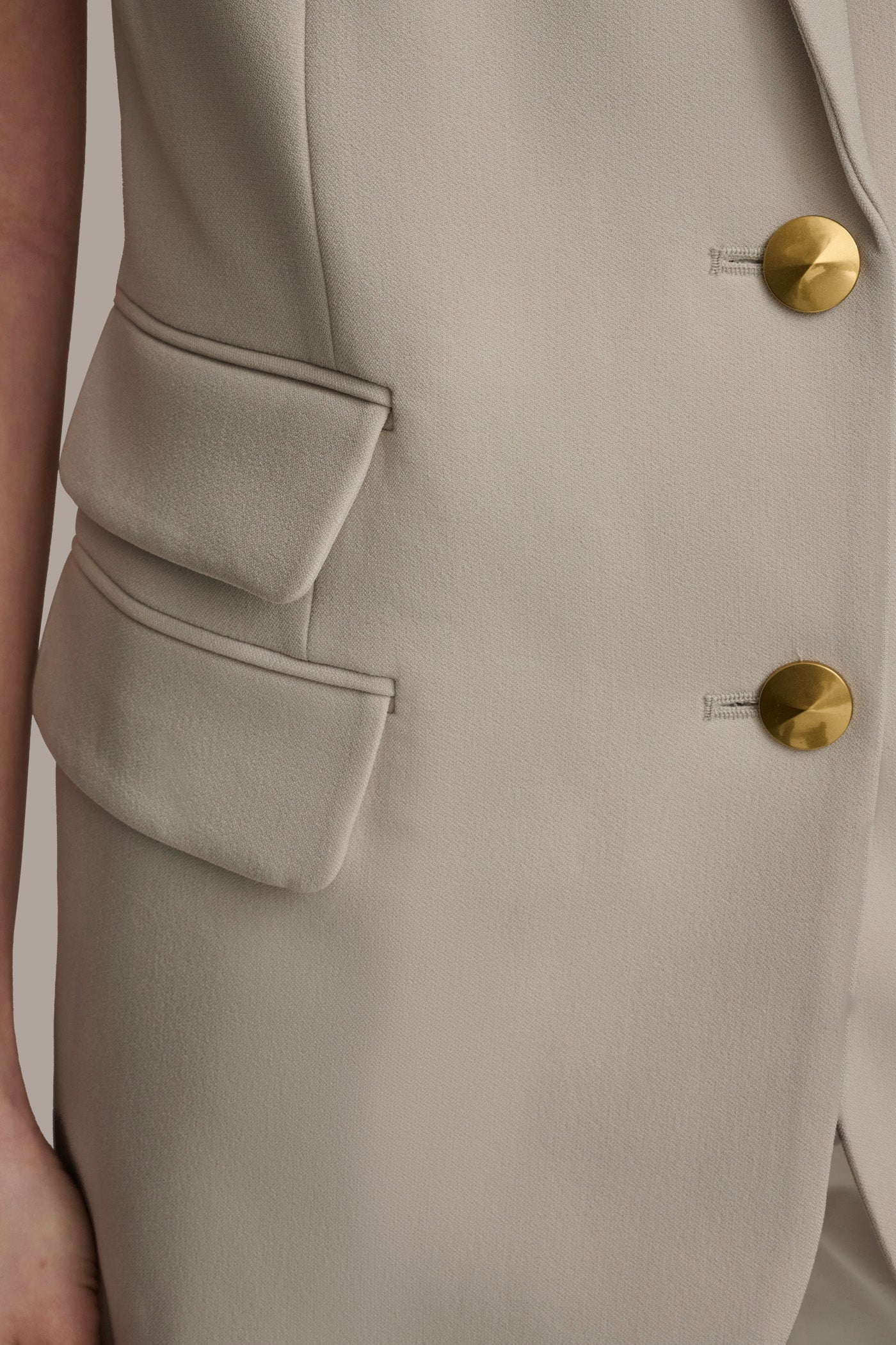 Donna Karan | BUTTON VEST WITH POCKET DETAIL