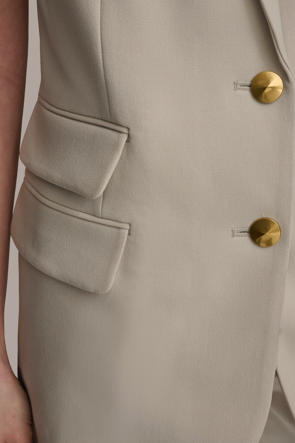 Donna Karan | BUTTON VEST WITH POCKET DETAIL