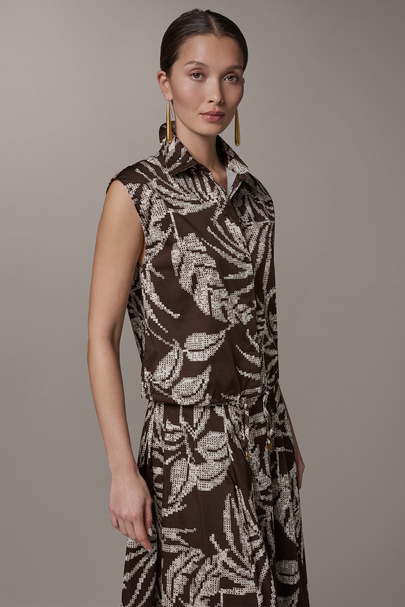Donna Karan | SLEEVELESS PRINT DRAWSTRING HEM BLOUSE
