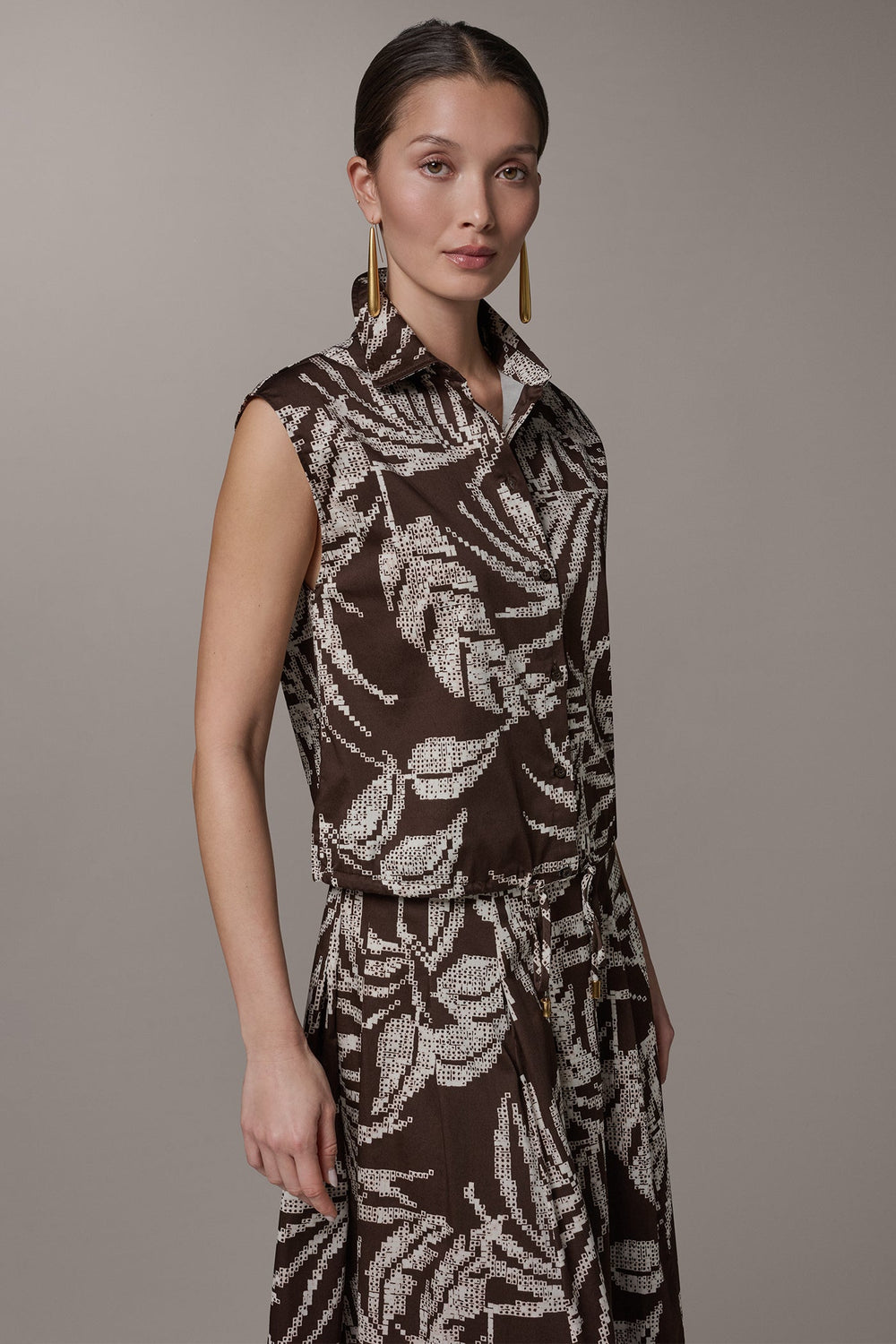 Donna Karan | SLEEVELESS PRINT DRAWSTRING HEM BLOUSE