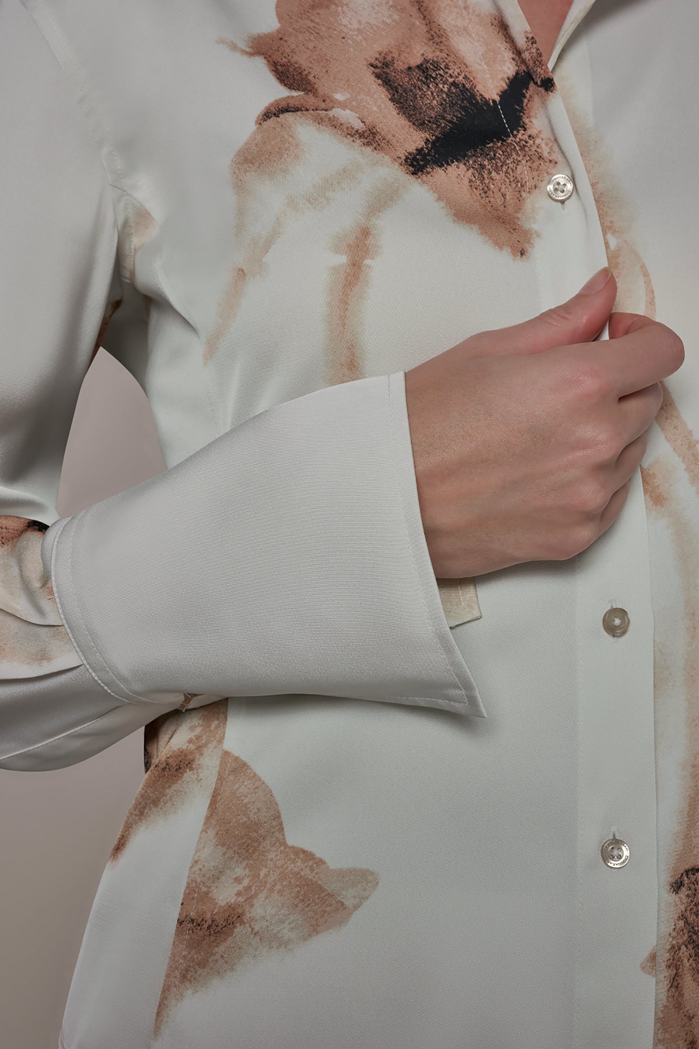 Donna Karan | SATIN FLORAL HIGH-LOW BLOUSE