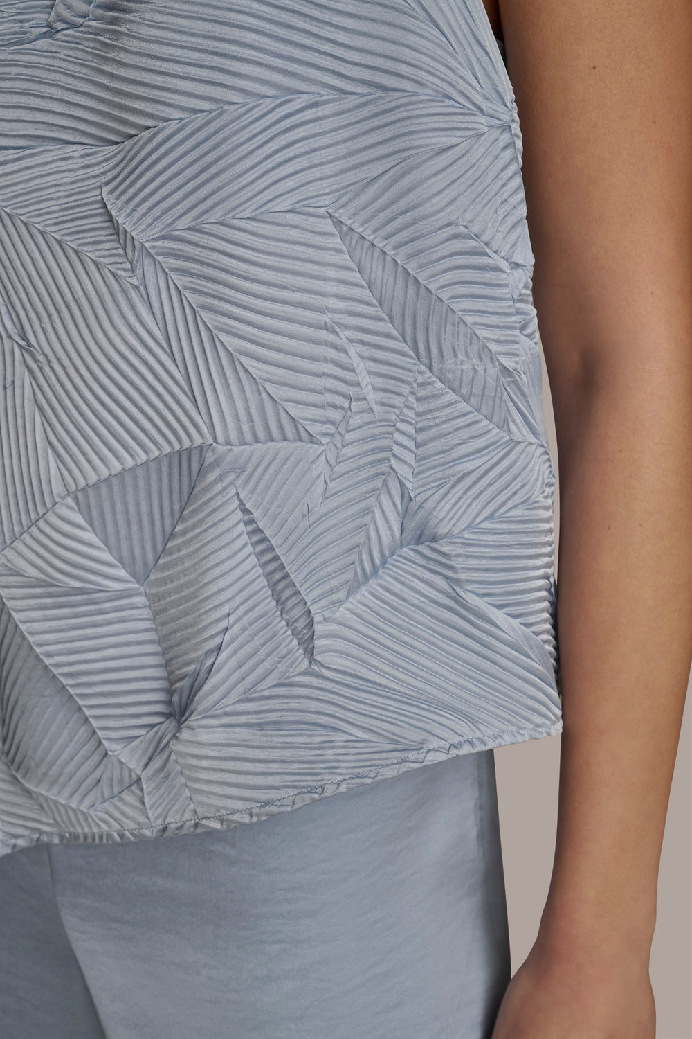 Donna Karan | TEXTURED TOP WITH ANGLED HEM