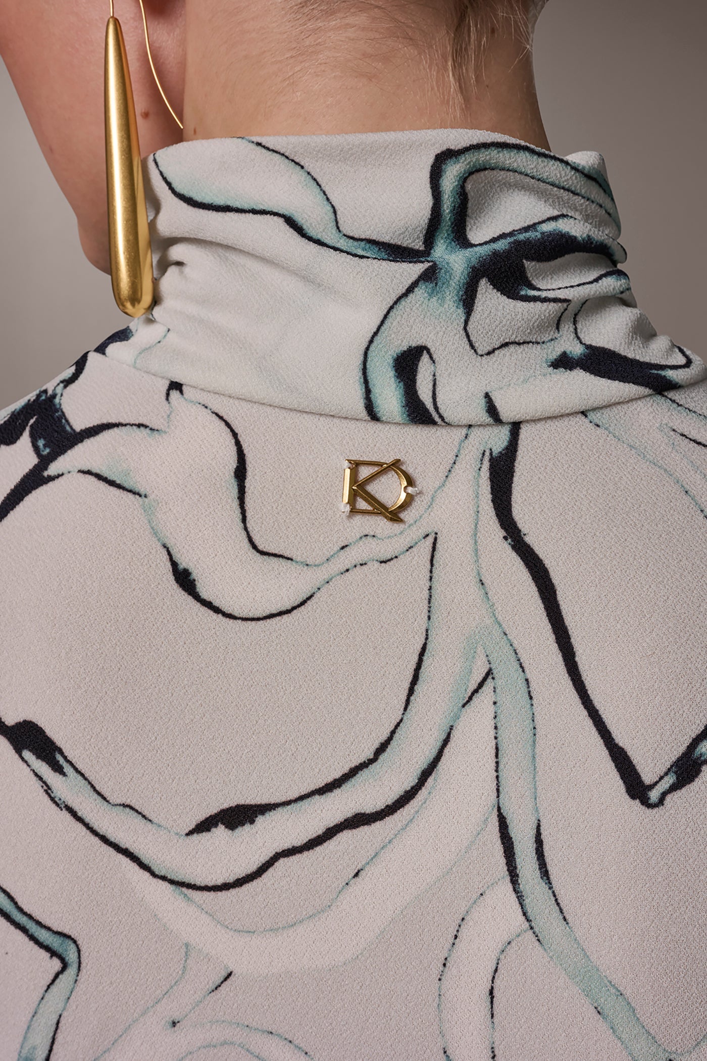 Donna Karan | BUTTON SHOULDER BLOUSE