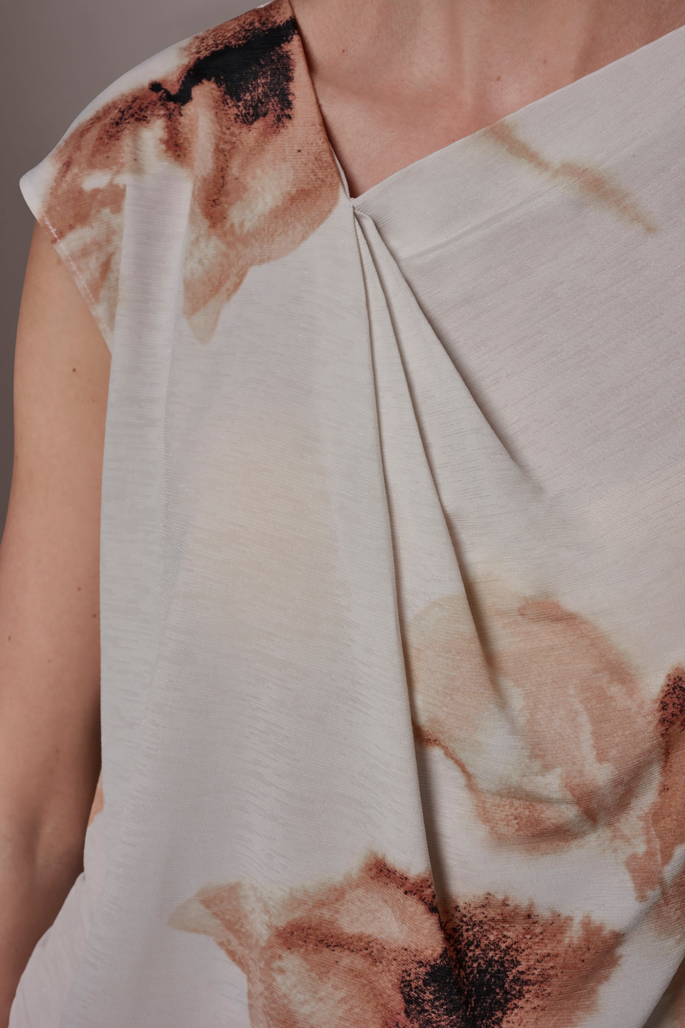 Donna Karan | FLORAL ASYMMETRIC BLOUSE