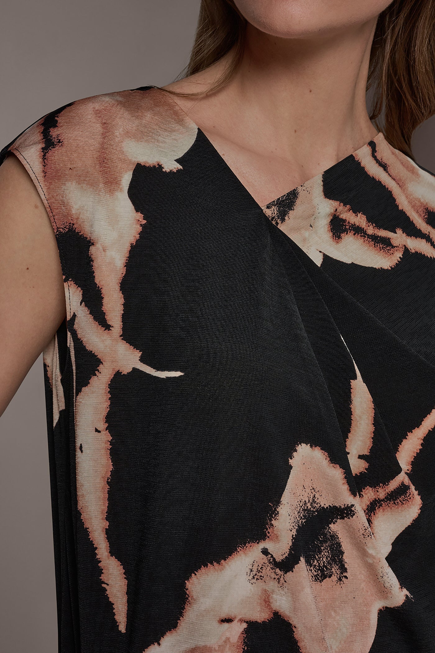 Donna Karan | FLORAL ASYMMETRIC BLOUSE
