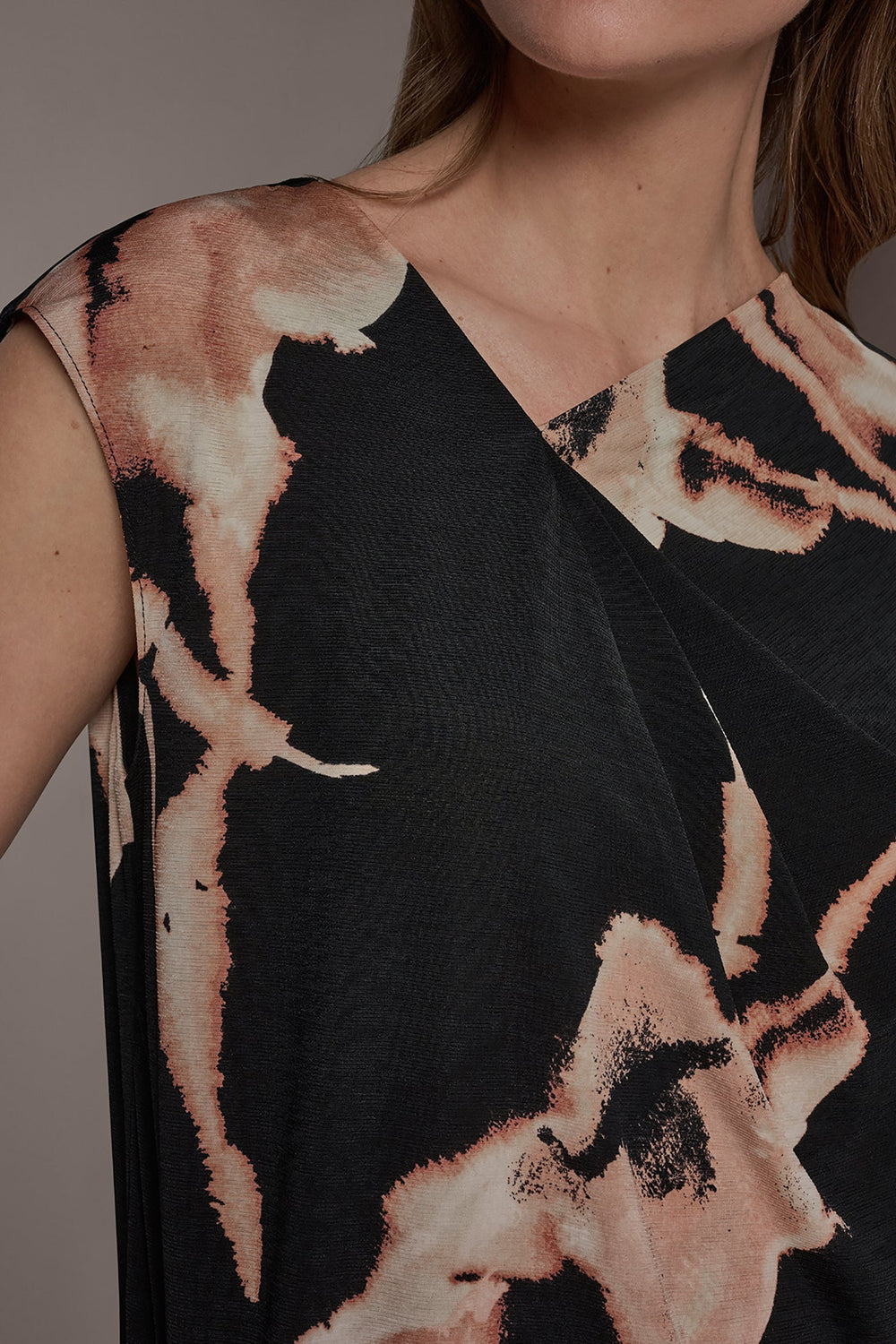Donna Karan | FLORAL ASYMMETRIC BLOUSE