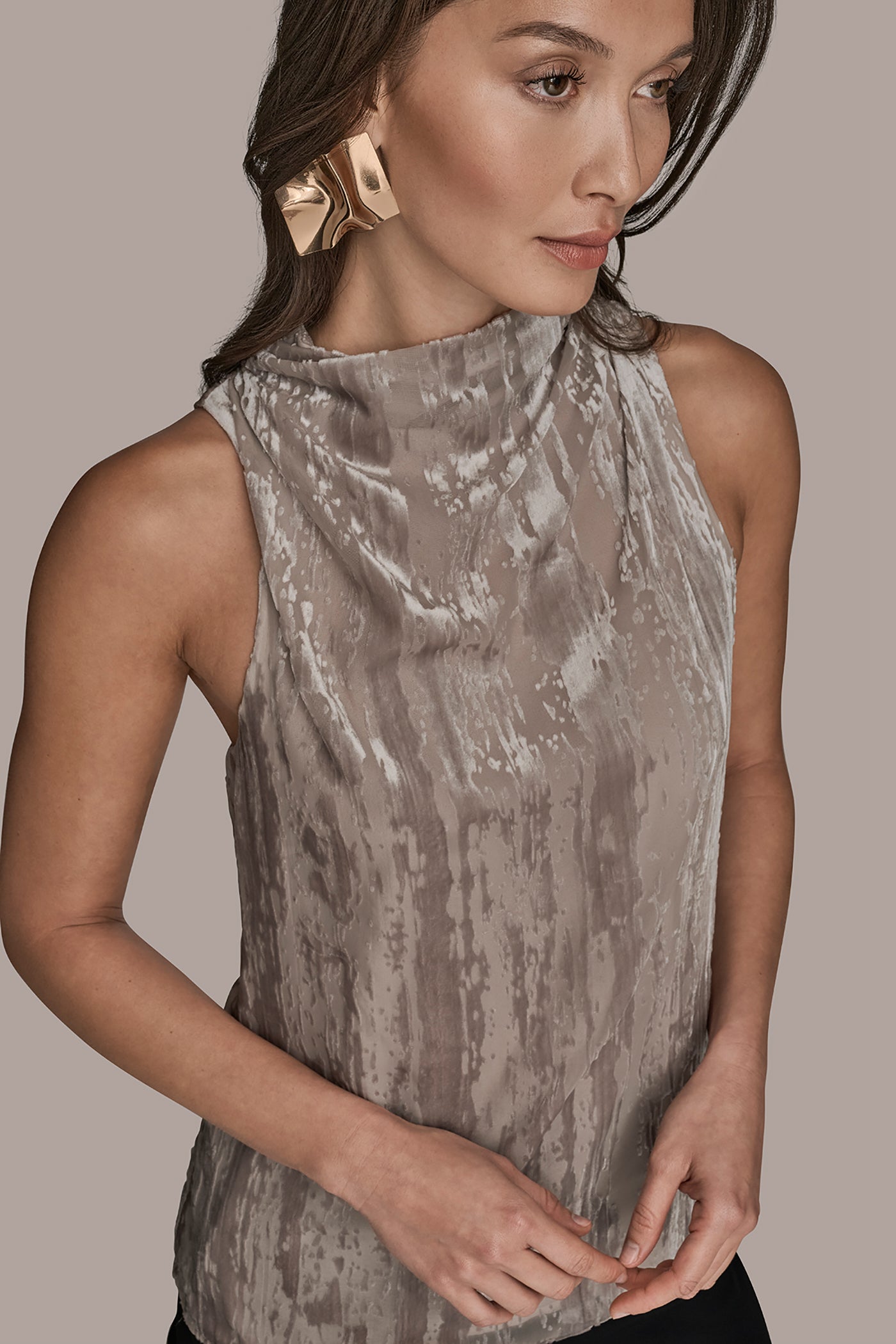 Donna Karan | SLEEVELESS HIGH-NECK BURNOUT BLOUSE