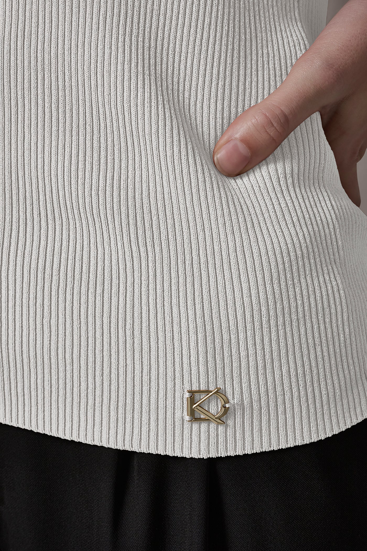 Donna Karan | KEYHOLE RIBBED SWEATER TANK